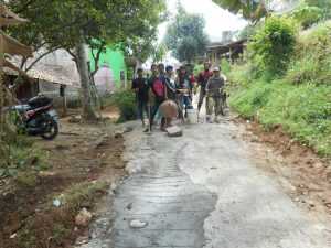 Desa Parakanlima Kurang Anggaran, Warga Urun Rembuk Perbaiki Jalan