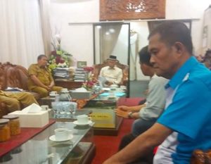 Buruh Kesal Perlakuan DISNAKERIN,  Walikota Padang Janji Buta