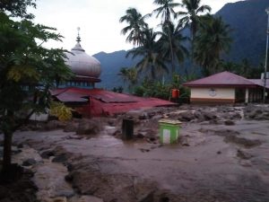Banjir Bandang di Galapuang-Agam, Tim Gabungan Evakuasi Bersihkan Lumpur Tanah Longsor