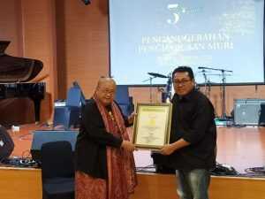Serikat Media Siber Indonesia (SMSI) Mendapat Penghargaan MURI