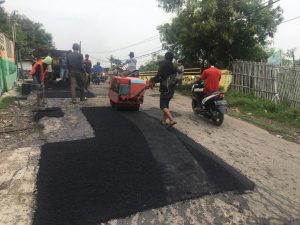Dinas PUPR Kabupaten Bekasi Lakukan Perbaikan Ruas Jalan Rusak Pasca Banjir