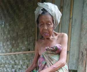 Miris !!! Sugiah, Nenek Jompo Yang Tak Pernah Dapat Bantuan dari Pemerintah