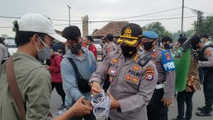 Kabid Humas Polda Banten Himbau Masa Aksi Unras Secara Humanis dan Bagikan Masker