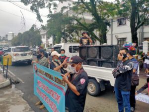 JNI Banten Lakukan Aksi Unras ke Kantor BRI Cabang Pandeglang
