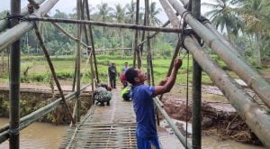 Anggota Koramil 0112/Jiput dan Warga Gotong Royong Bangun Jembatan 1 IMG 20220326 WA0155