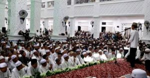 Tausyiah UAS di Masjid Raya Muara Teweh Disaksikan Bupati dan Ribuan Masyarakat 1 IMG 20220418 WA0162
