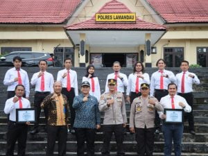 Kapolres Lamandau Terima Penghargaan Pengungkapan Kasus Narkoba 1 IMG 20220609 WA0238