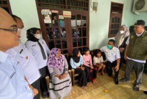 Dari Madinah, Plt Wali Kota Beri Semangat Tiga Anak Bekasi Utara Untuk Sekolah