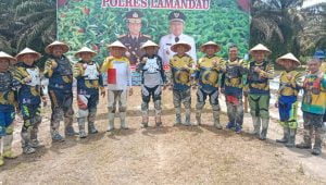 Kunker Kapolda Kalteng ke Lamandau Lakukan Penanaman Pohon Cabai 1 IMG 20221010 WA0186