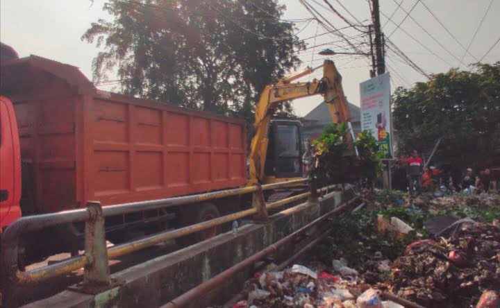 Peringati Hari Lingkungan Hidup Sedunia, DLH Kota Bekasi Gelar Aksi Bersih Kali Bekasi 1 IMG 20230608 195702