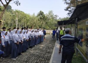 SMA PGRI Cicurug Study Tour ke Taman Kehati AQUA Mekarsari