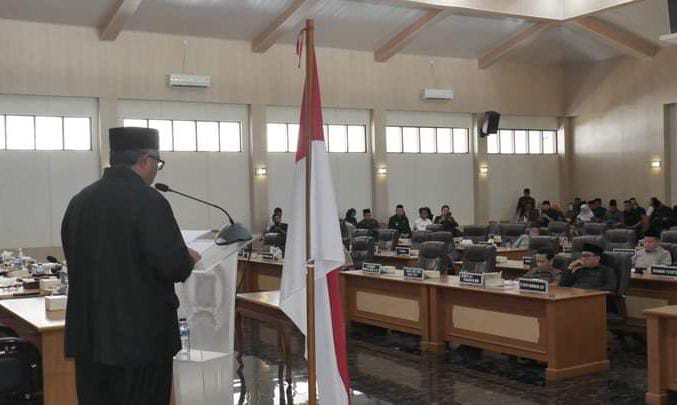 Ketua DPRD Sukabumi Sampaikan Keputusan Atas Dua Raperda 1 WhatsApp Image 2023 12 27 at 17.18.04 1