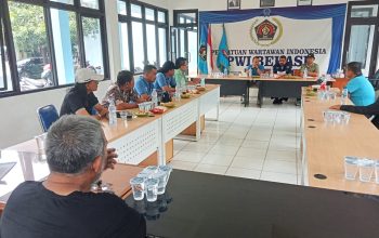suasana rapat pembentukan Panitia Konferensi PWI Bekasi.
