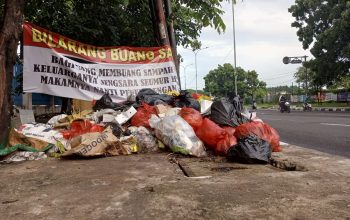 Lagi! Sampah di Pinggir Jalan Bekasi Ini, Tak Juga Menemukan Solusi