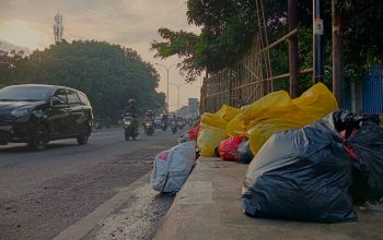 Tumpukan Sampah di Tambun Selatan Ini Dibiarkan, Meskipun Lurah Sudah Koordinasi ke DLH
