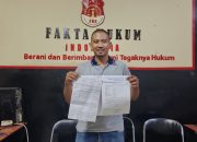 Rajasa Adji Trian Putra selaku Debitur BCA Finance, saat berada di Kantor Fakta Hukum Indonesia, Rabu (13/3/2024) malam. (Tatang/SP)